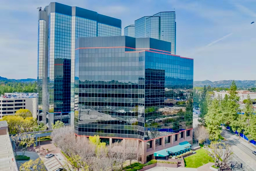 Intelligent IT office building — 21550 Oxnard Street, Woodland Hills